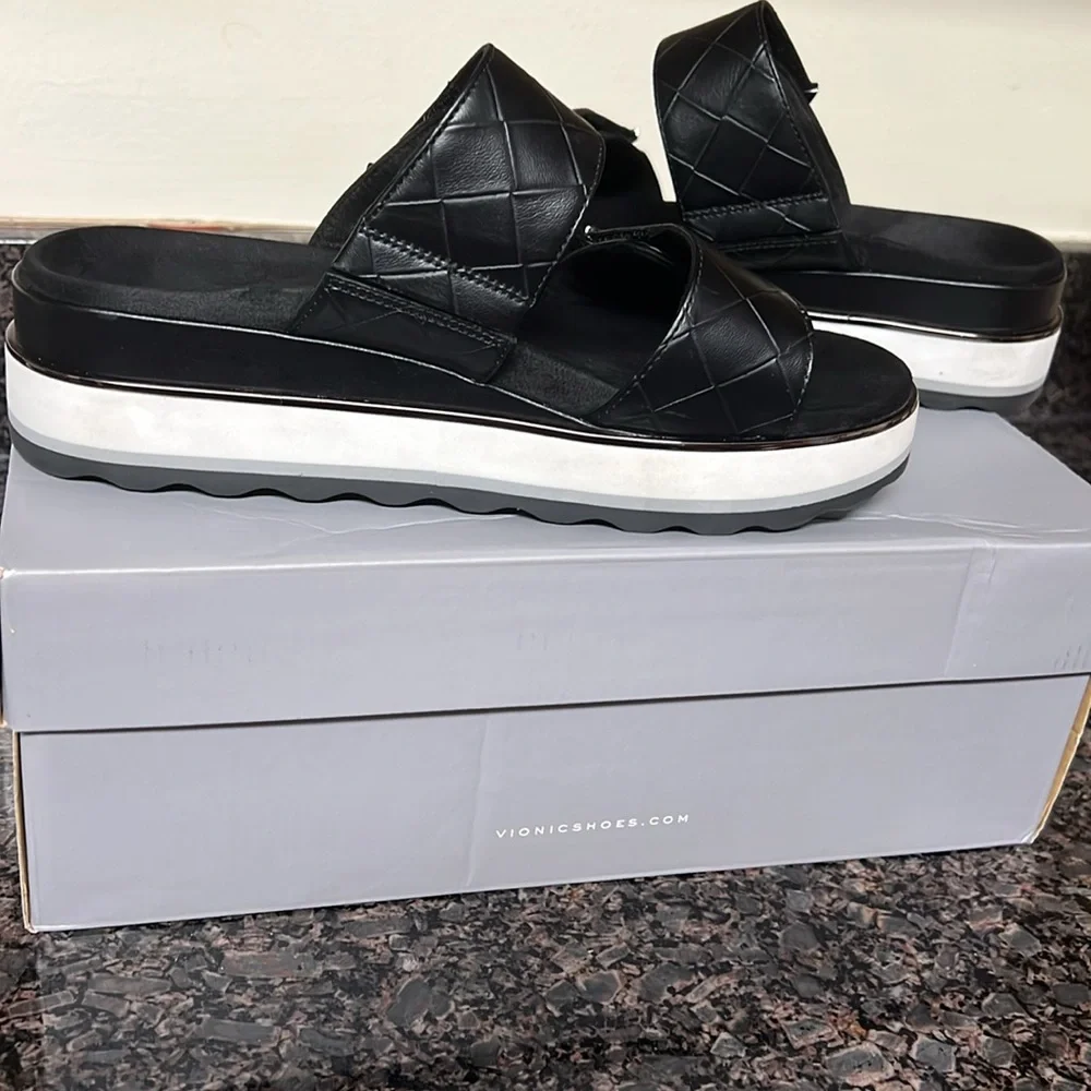 ☀️☀️HOST PICK☀️☀️Vionic Black Sandals with Chunky Sole☀️☀️☀️☀️☀️ - Picture 6 of 13